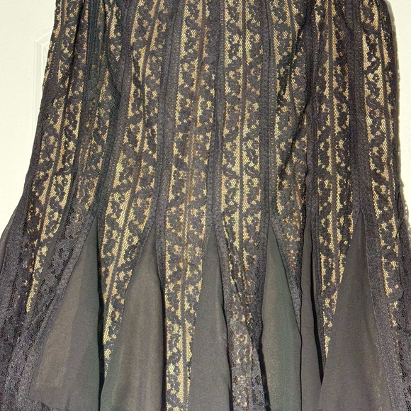 Ann Taylor LOFT Black Lace Flared Skirt Size 10P Lining Beige Godet - Picture 7 of 8